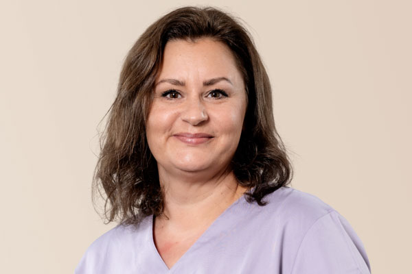 Zahnärzte im Märchenviertel, Desiree